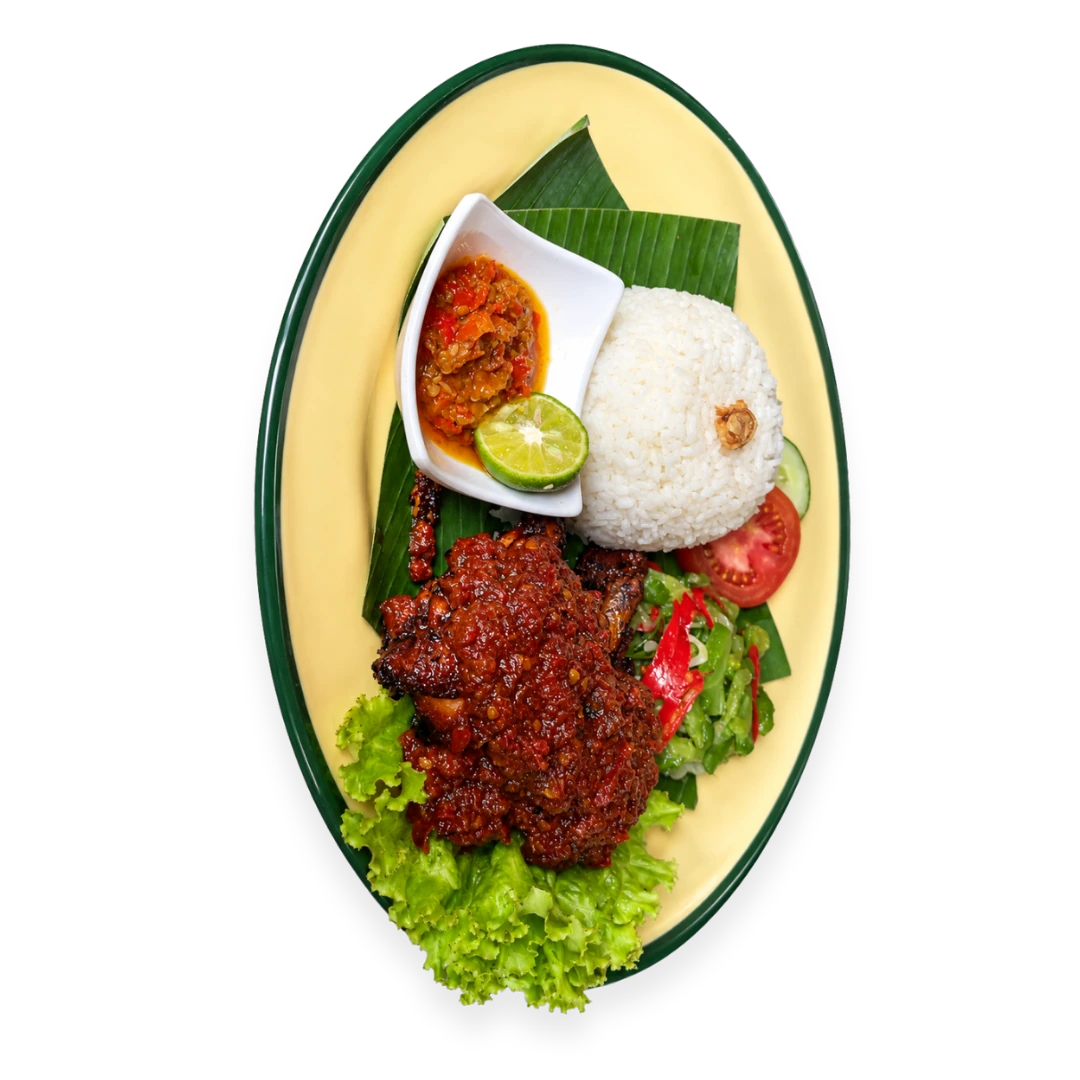 Nasi, lauk berbumbu, lalapan, dan sambal dari Little Jogja